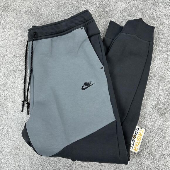 Nike Tech Fleece Joggers Pants Mens XL Gray Black HV0959-061 Slim Fit Tapered - Picture 1 of 11